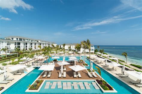 It offers great service, a variety of culinary experiences, and beautiful spacious rooms and suites with ocean views, swim-up access, and rooftop terraces with plunge pools. . All inclusive adults only resorts